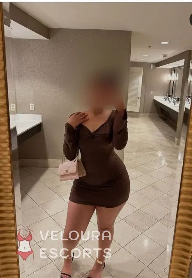 Meet Mahi | Escort Profile | Private Evening in Mumbai