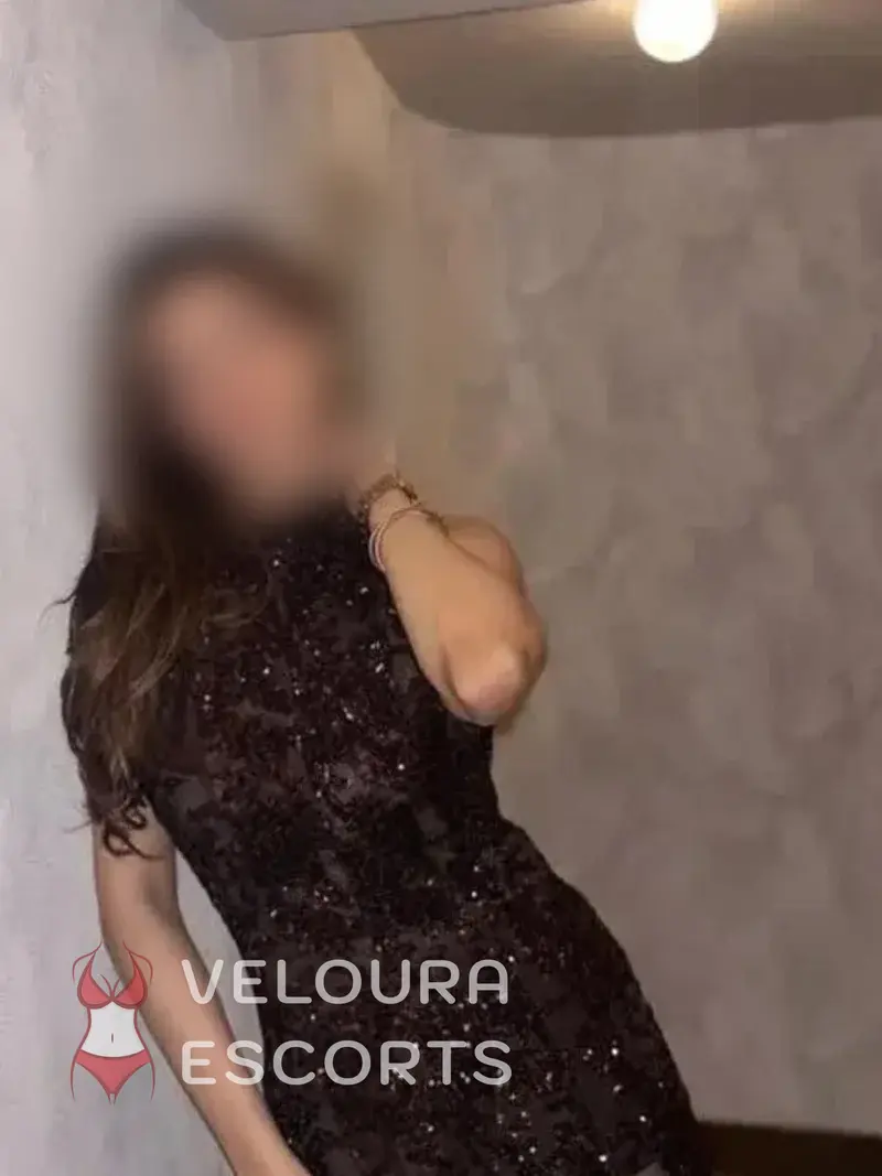Meet Raghini | Escort Profile | Private Evening in Mumbai